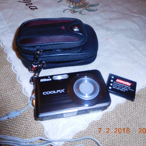 Nikon Coolpix Camera - Picture 1 of 1